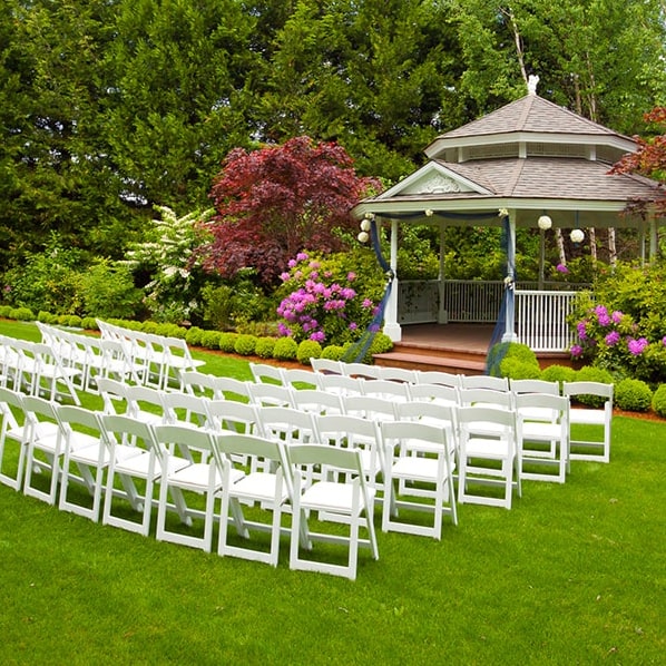 los baños de renta para fiestas incluyen suficiente agua y suministros para atender a 100 personas